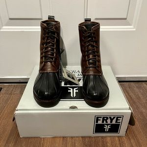 NWT Frye Veronica Duck Boot with Shearling lining, size 9.5